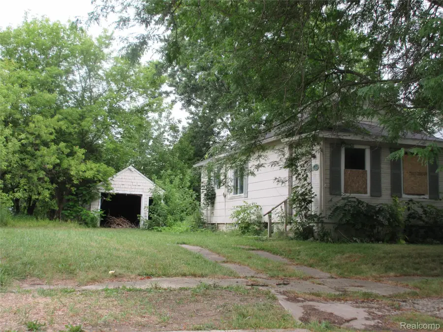 915 Stocker Avenue, Flint, MI 48503 - #2