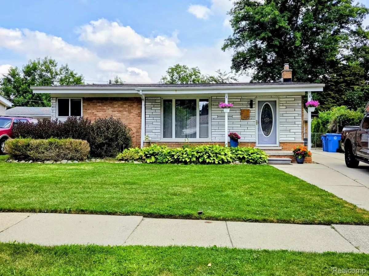 7426 N Charlesworth Street, Dearborn Heights, MI 48127 - #1