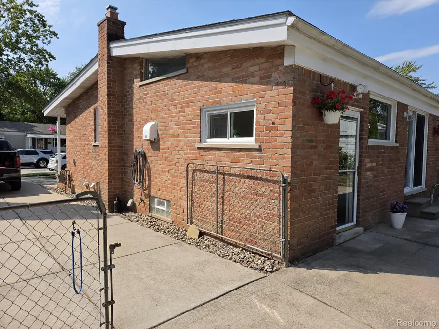 7426 N Charlesworth Street, Dearborn Heights, MI 48127 - #3