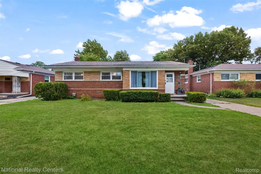 9012 Denne Street, Livonia, MI 48150 - #2