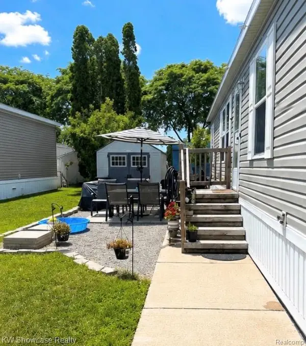 26263 Louisiana Avenue, Novi, MI 48374