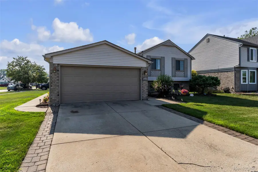 22672 Woodcreek Drive, Brownstown, MI 48134 - #2