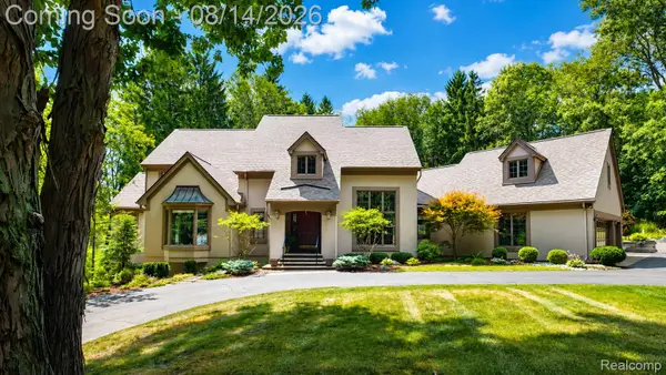 13130 Pine Meadow Drive, Fenton, MI 48430