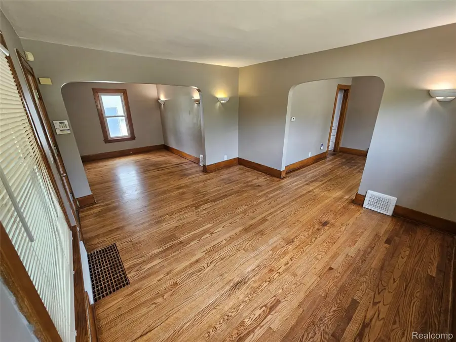2100 Cadillac Street, Flint, MI 48504 - #2