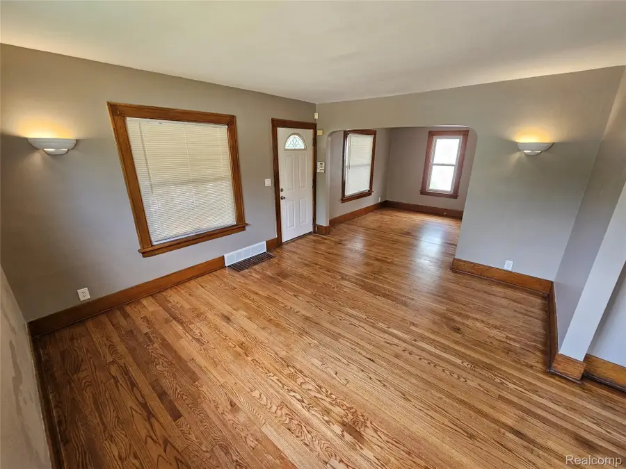 2100 Cadillac Street, Flint, MI 48504 - #3