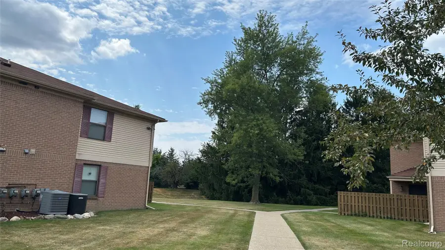19257 Surrey Lane, Northville, MI 48167 - #2
