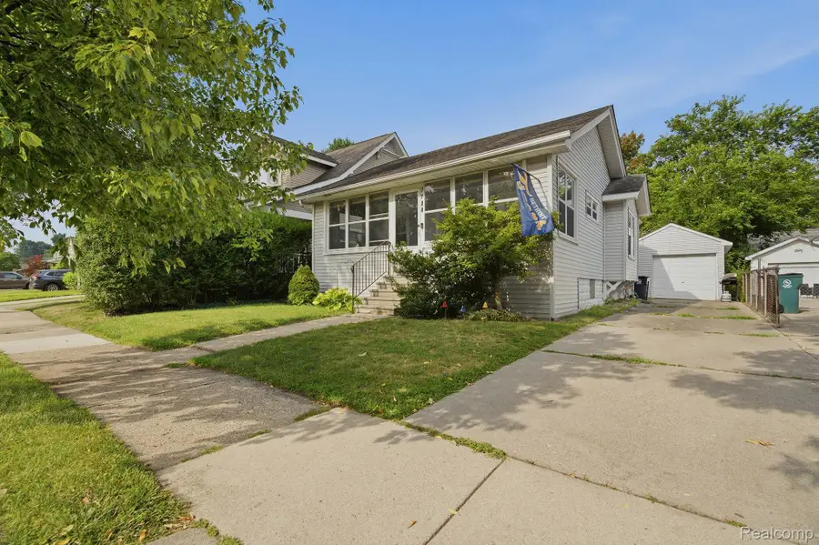 1108 S Wilson Avenue, Royal Oak, MI 48067 - #2