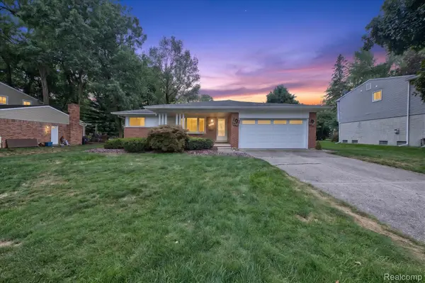 33237 Hampshire Road, Livonia, MI 48154