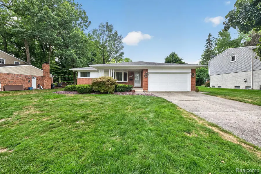 33237 Hampshire Road, Livonia, MI 48154 - #3