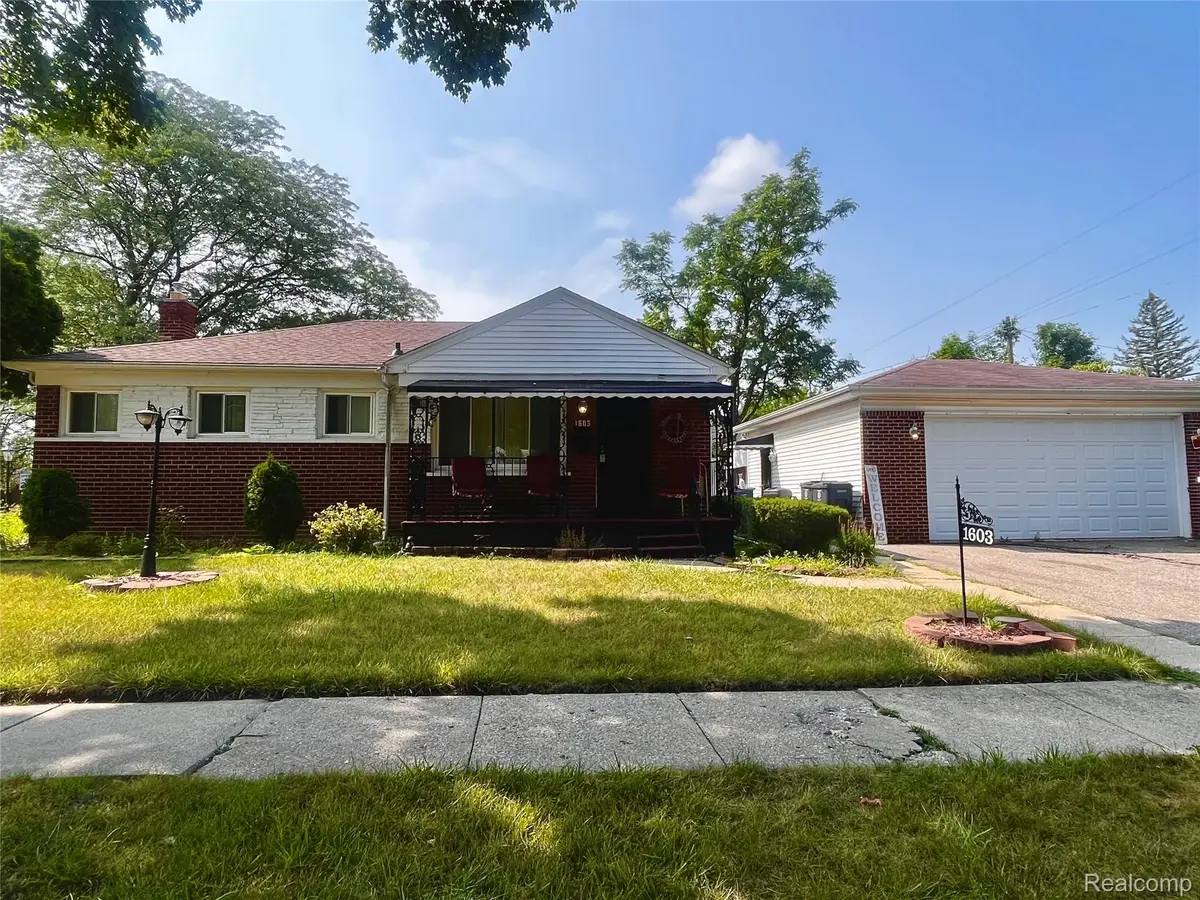 1603 W Mott Avenue, Flint, MI 48504 - #1
