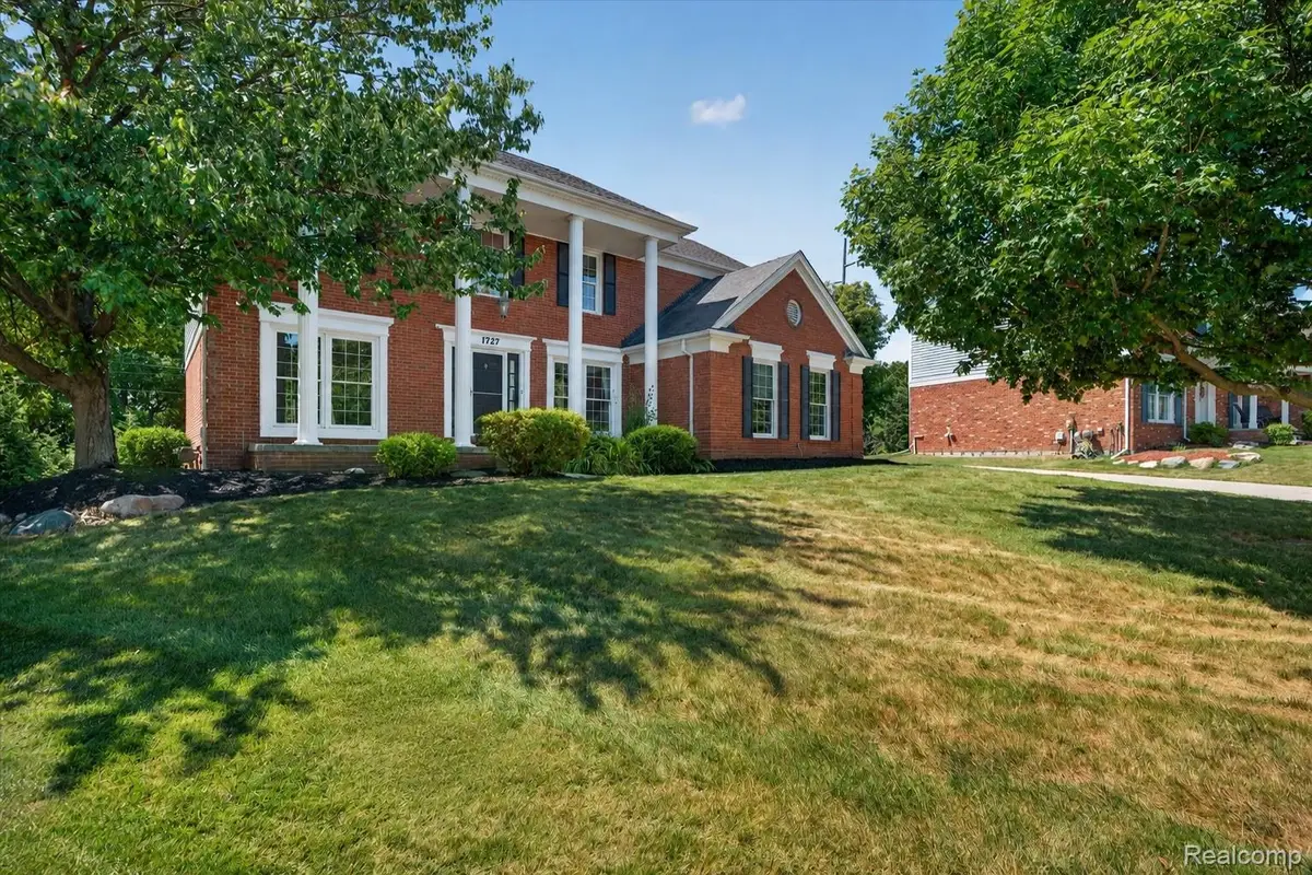 1727 Hillcrest Drive, Rochester Hills, MI 48306 - #1