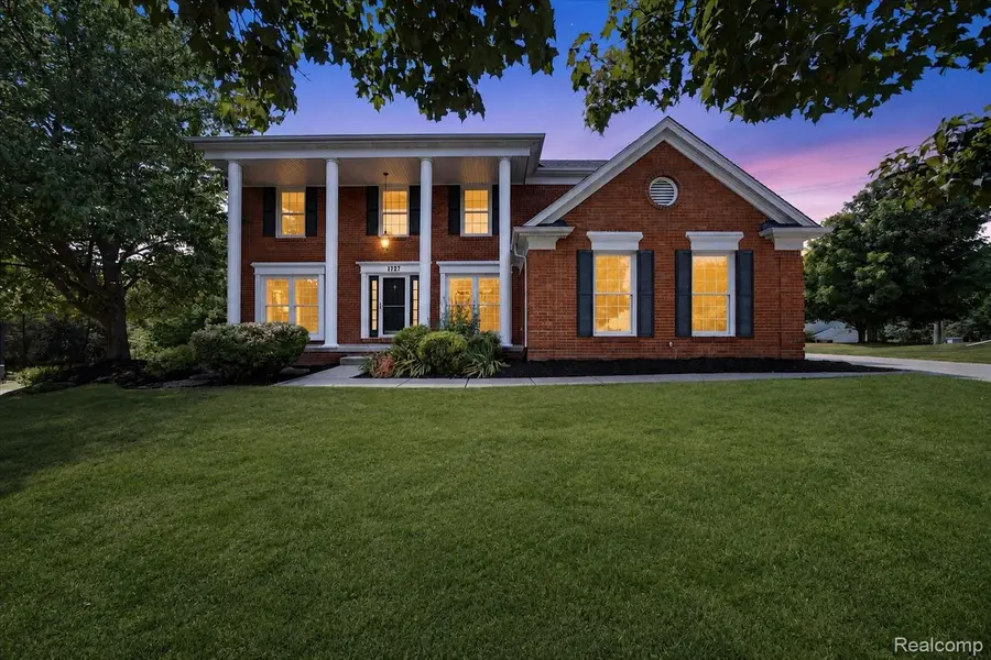 1727 Hillcrest Drive, Rochester Hills, MI 48306 - #2
