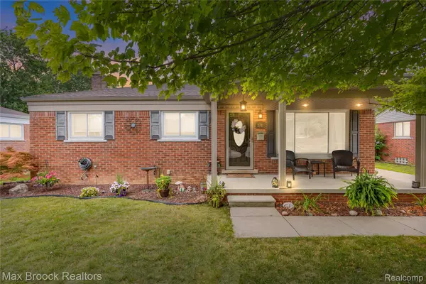 2741 Longmeadow Drive, Trenton, MI 48183