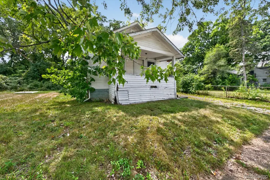126 E Gracelawn Avenue, Flint, MI 48505 - #2