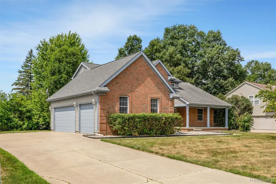 9110 Old Oak Drive, Grand Blanc, MI 48439 - #2