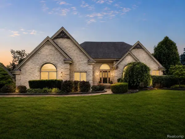 56769 Mckenzi Lane, SouthLyon, MI 48178