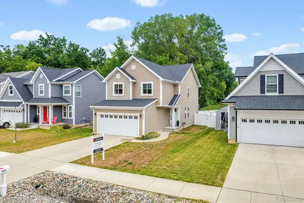 545 S Winding Drive, Waterford, MI 48328