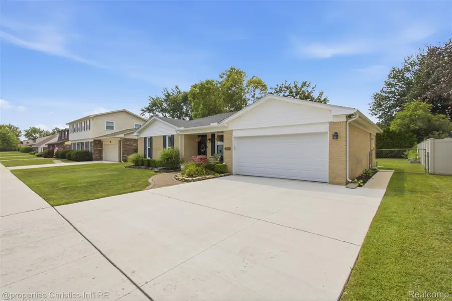 24686 Blanche Street, Brownstown, MI 48134 - #2
