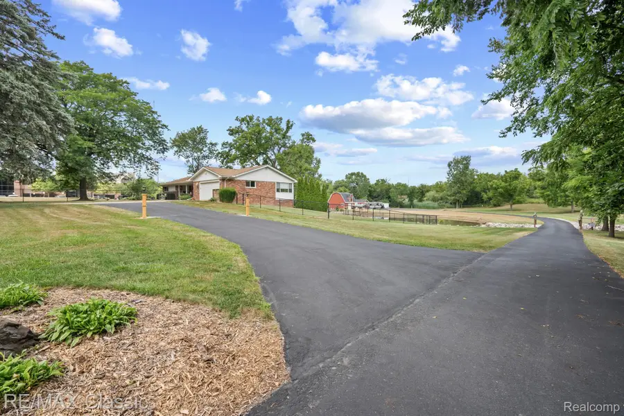 41700 W 11 Mile Road, Novi, MI 48375 - #2