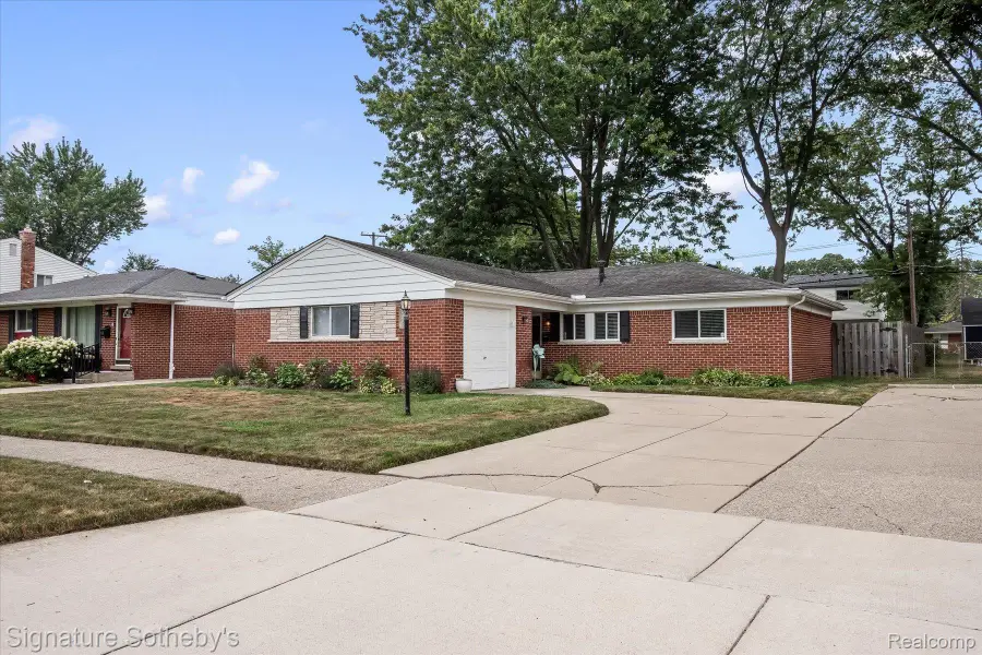 23115 Ashley Street, Farmington Hills, MI 48336 - #2