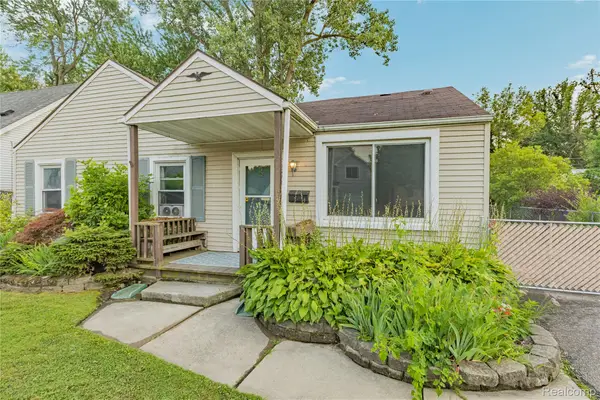 20890 Hollywood Street, HarperWoods, MI 48225