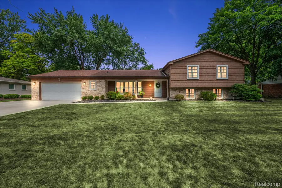 7435 Saint Auburn Drive, Bloomfield, MI 48301 - #2