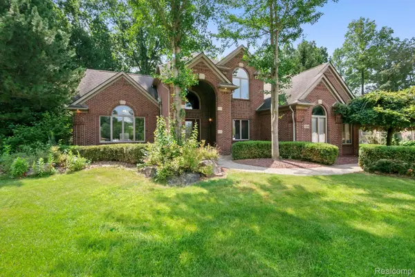52018 Loon Court, Utica, MI 48315