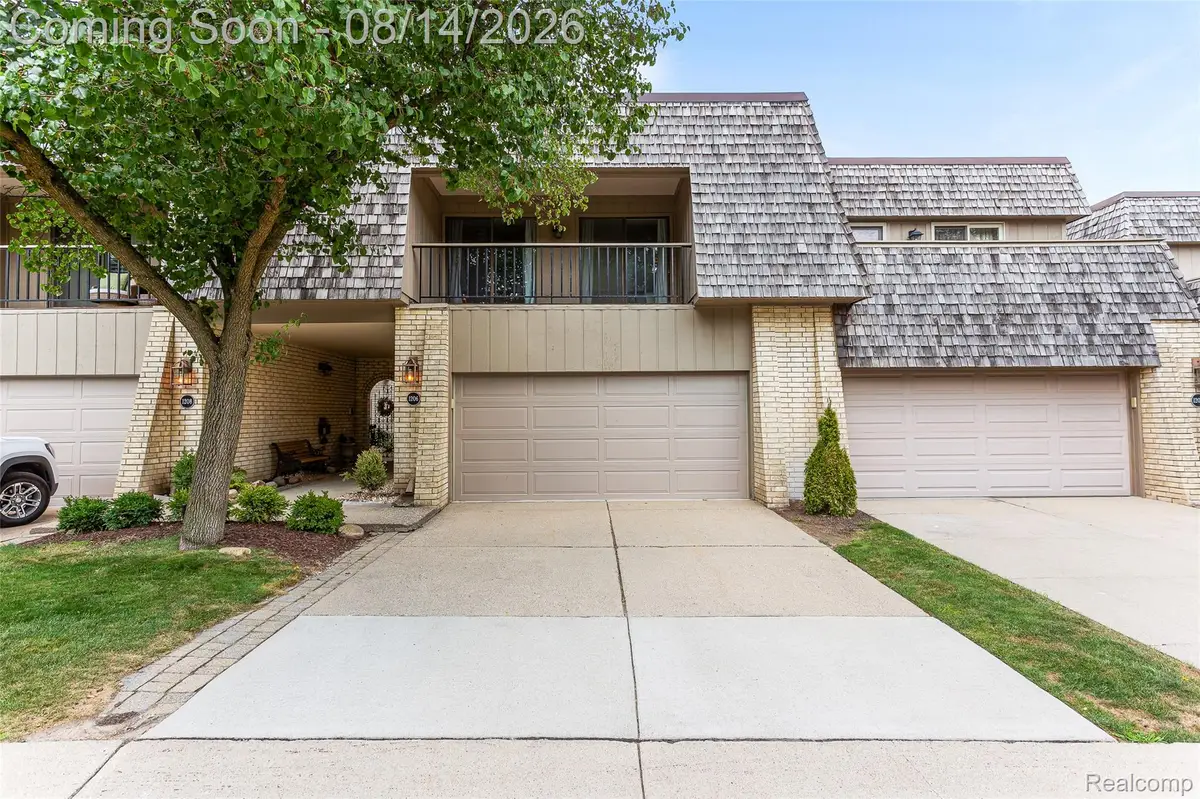 1206 Oakwood Court, Rochester Hills, MI 48307 - #1