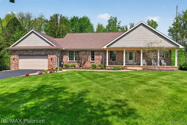 59360 Foxpointe Lane, SouthLyon, MI 48178