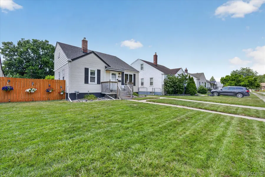 29243 Harding Street, Roseville, MI 48066 - #3