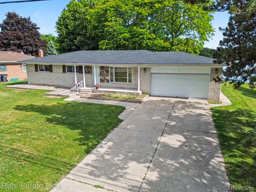 1347 E Square Lake Road, Troy, MI 48085 - #3