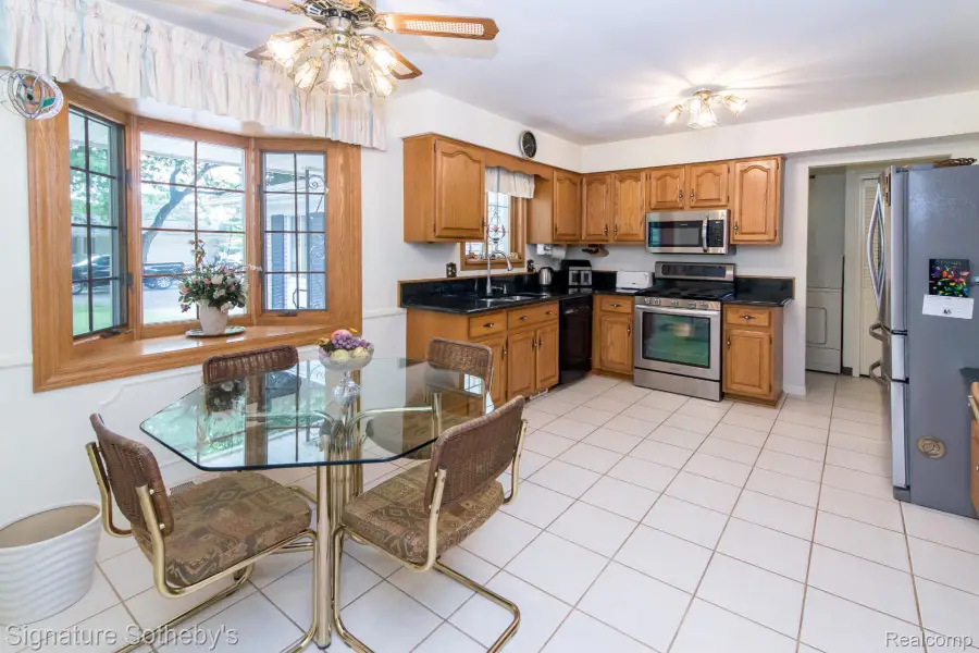 6336 Emerald Lake Drive, Troy, MI 48085 - #3