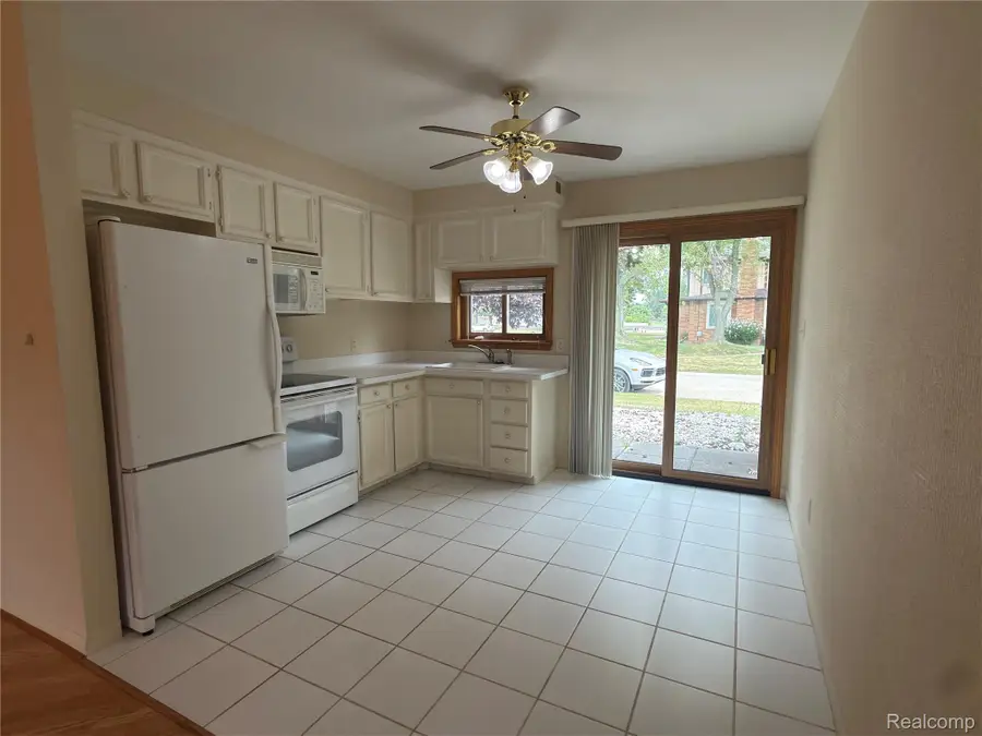 32972 Maple Lane Circle, Warren, MI 48093 - #3
