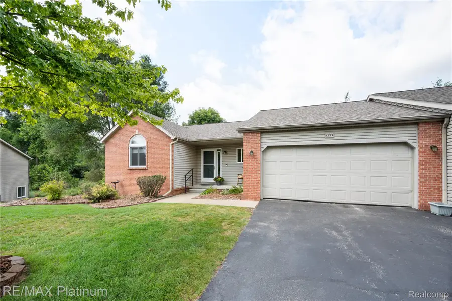 1277 Crystal Pointe Circle, Fenton, MI 48430 - #2
