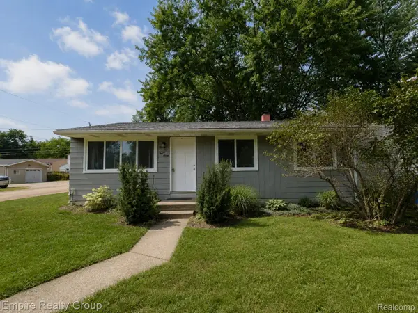 2997 Woodlawn Street, WalledLake, MI 48390
