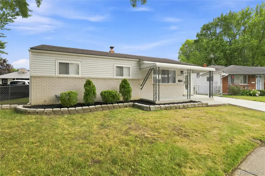 33687 Newport Drive, Sterling Heights, MI 48310 - #3