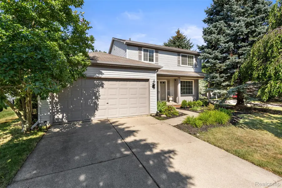 100 Dalton Drive, Rochester Hills, MI 48307 - #2