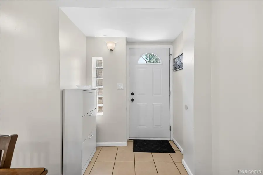 826 Goddard Street, Wyandotte, MI 48192 - #3