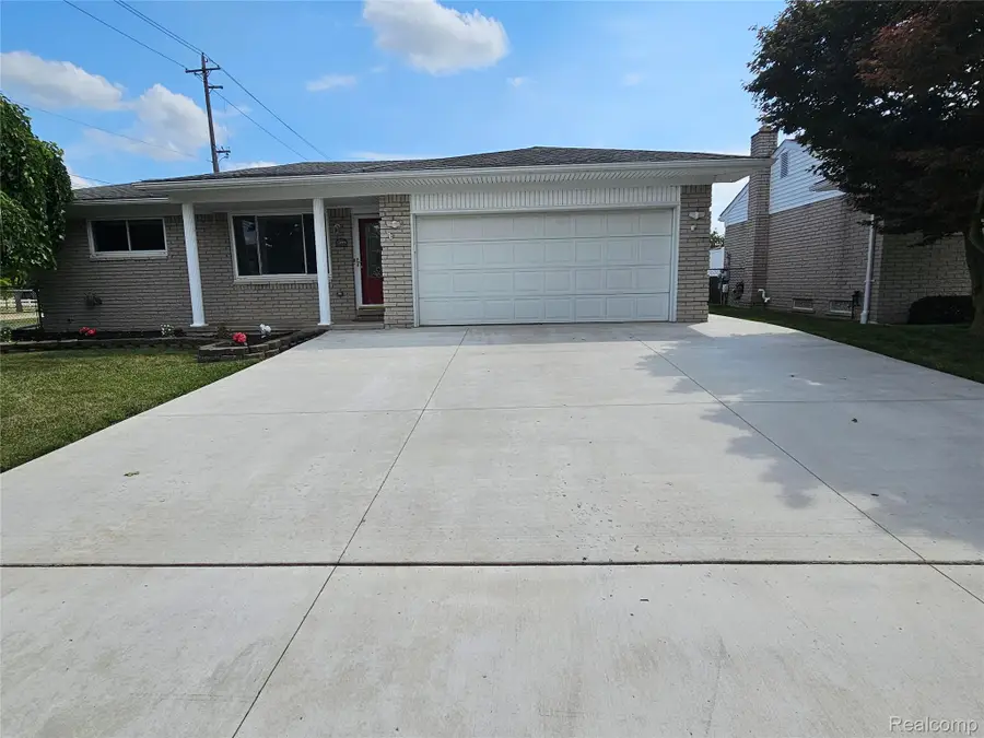 22009 Provincial Street, Woodhaven, MI 48183 - #2