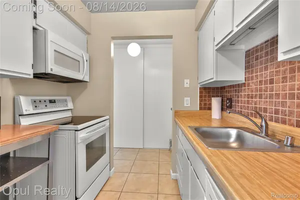 30052 W 12 Mile Road #68, Farmington, MI 48334