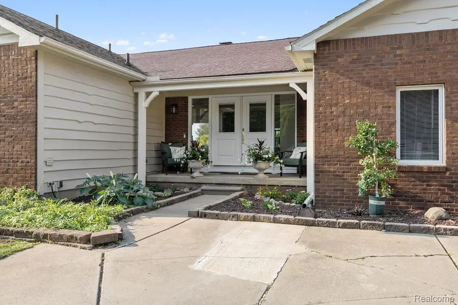 413 E Rolston Road, Linden, MI 48451 - #3