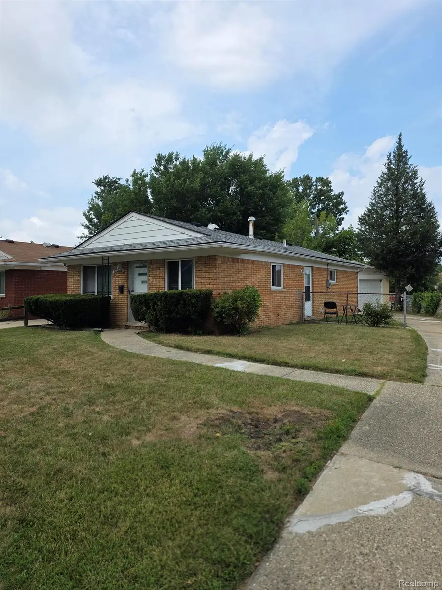20663 Hollywood Street, Harper Woods, MI 48225 - #2