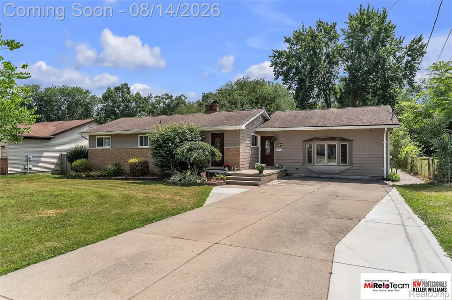 8300 Pacton Drive, Utica, MI 48317 - #2