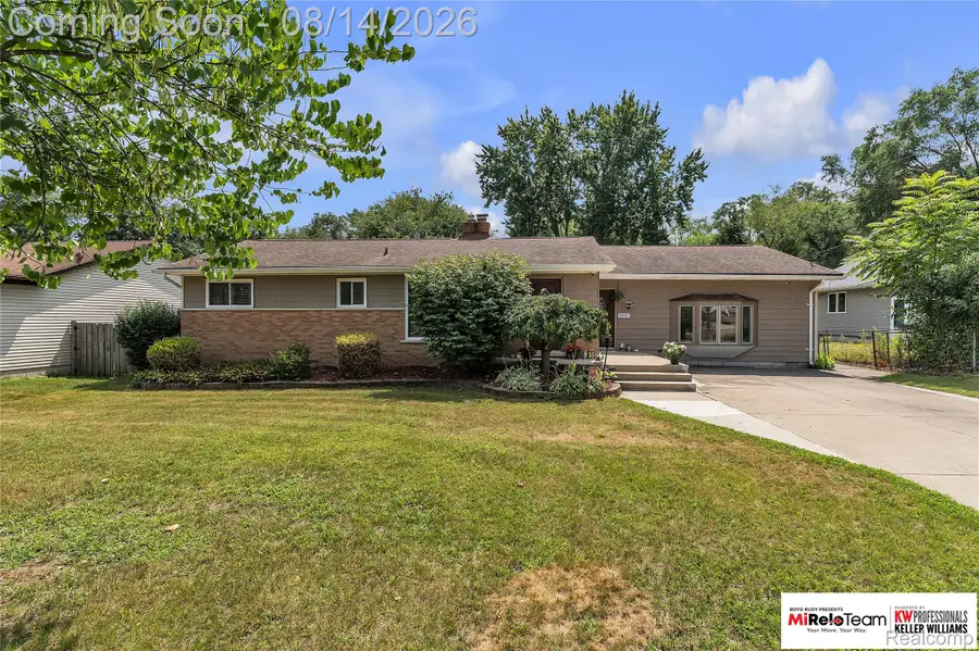 8300 Pacton Drive, Utica, MI 48317 - #3