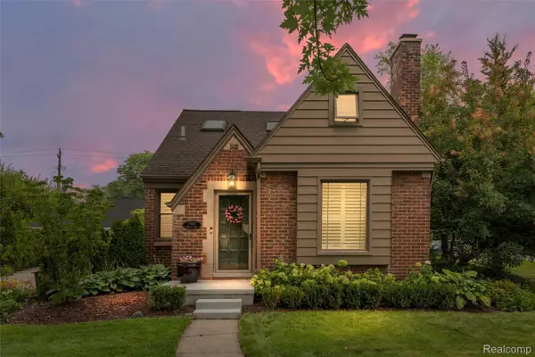 17820 Birwood Avenue, BeverlyHills, MI 48025