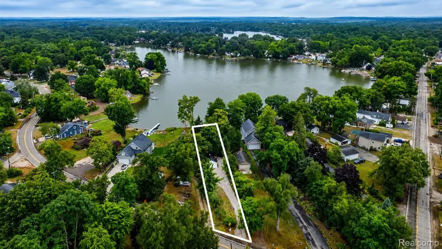 9322 Cedar Island Road, White Lake, MI 48386 - #2