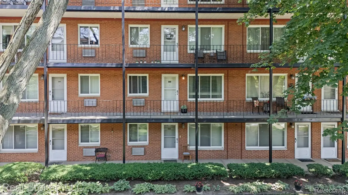 2915 W 13 Mile Road #207, Royal Oak, MI 48073 - #1
