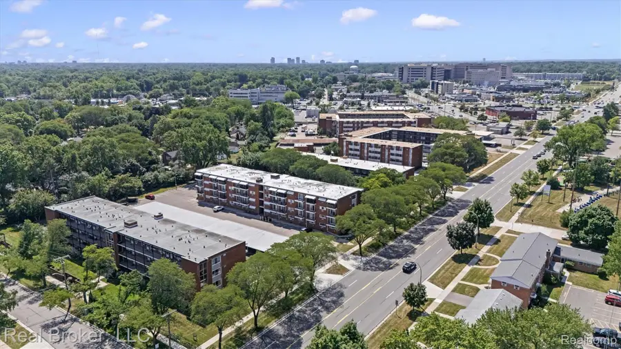 2915 W 13 Mile Road #207, Royal Oak, MI 48073 - #2
