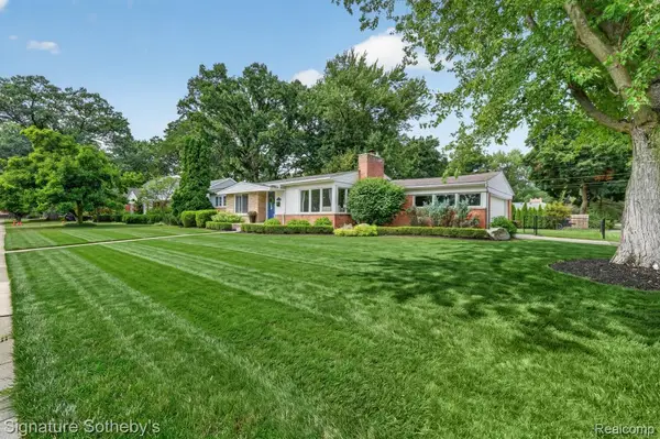 16016 N Dunblaine Avenue S, BeverlyHills, MI 48025