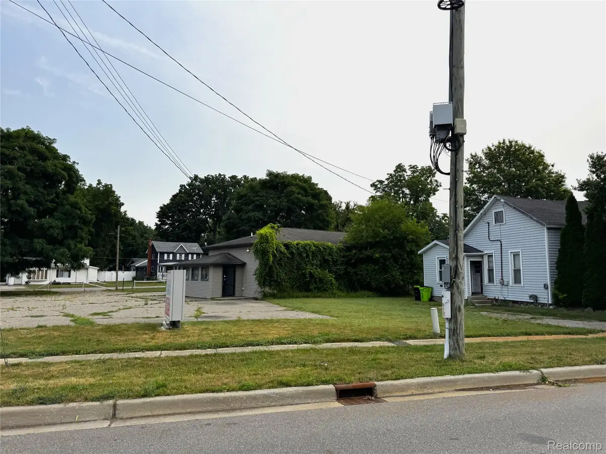213 Main Street, Fenton, MI 48430 - #1